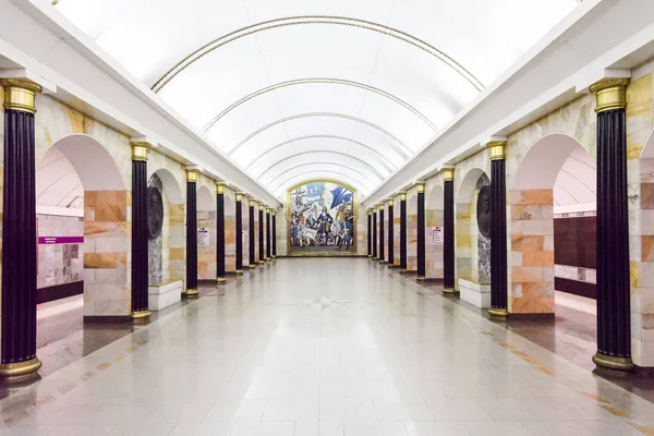 Mellomrommene på undergrunnsstasjonen "Admiralteiskaya", St. Pet – stockfoto