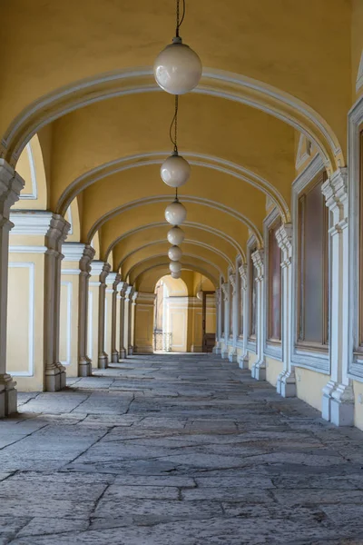 Open gallery of the second floor of Gostiny Dvor — Stock Photo, Image