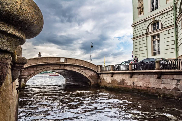 Palace embankment, view on Peter and Paul fortress, Neva river, — Stock Photo, Image