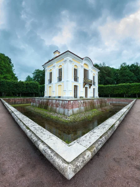 Pavilhão "Hermitage" em Peterhof, fisheye tiro, São Petersburgo , — Fotografia de Stock