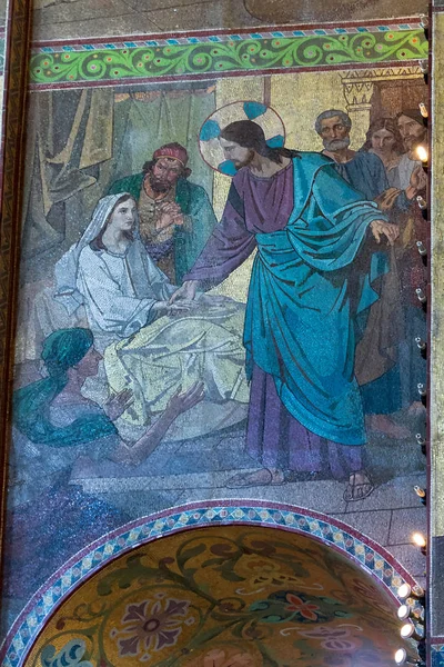 Церковь Спасителя на Крови. Мбаппе действия Иисуса С. — стоковое фото