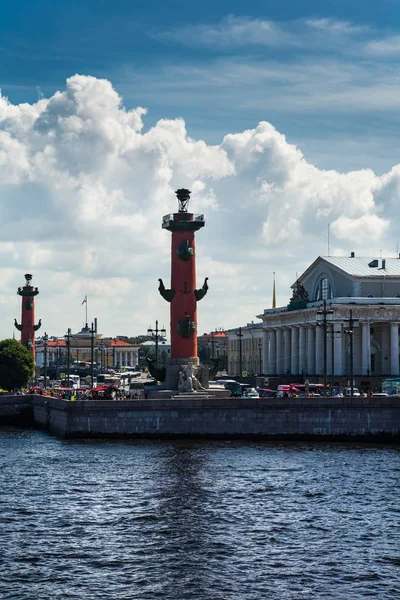 View of historical Vasilievsky island with red Rostral column in — Stock Photo, Image