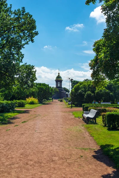 Walkway on Trinity Square, St. Petersburg, Russia — Stock Photo, Image