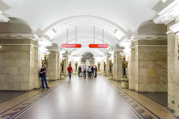 The interiors of the subway station " Pushkinskaya ", St. Peters — Stock Photo, Image