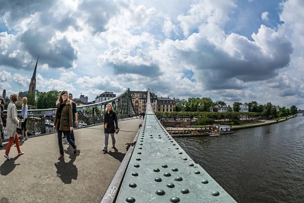 Iron Bridge in Frankfurt am Main city — Stock Photo, Image