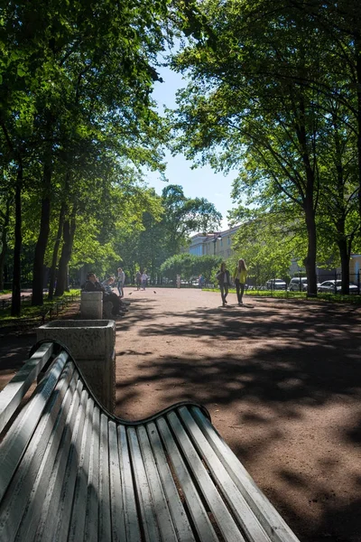 Park avenue in front of the Admiralty, St. Petersburg, Russia — Stock Photo, Image