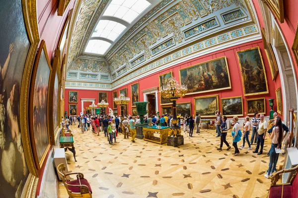 Gran sala de tragaluz. Aquí está la exposición "Arte de Italia 17  - — Foto de Stock