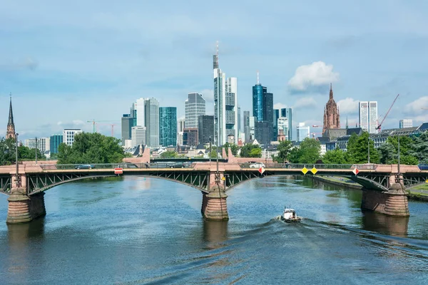 De Skyline van Frankfurt — Stockfoto