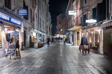Rio Tera Lista di Spagna 'nın gece manzarası 
