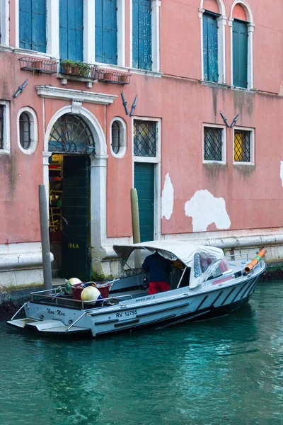 Real Door - Boat Pier in Venice — Stock Photo, Image