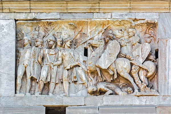 Detail of the triumphal arch of Constantine. — Stock Photo, Image