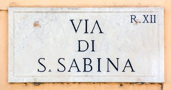 Via di S. Sabina, sinal de rua na parede em Roma, Itália — Fotografia de Stock