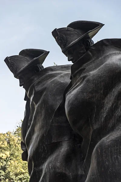 Monumento celebrativo del "Bicentenario dei Carabinieri" — Stockfoto