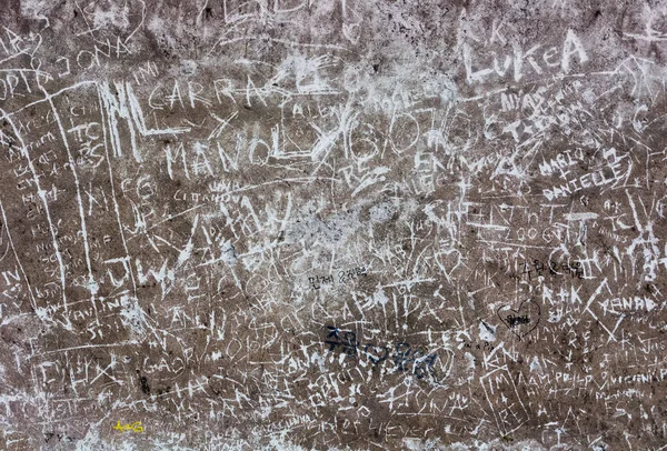 Vandal inscriptions on the wall of the ancient Forum in Rome — Stockfoto