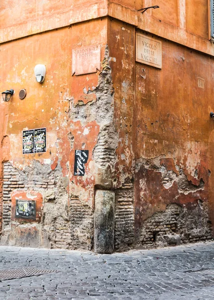 Antica muratura della casa all'angolo del Vicolo delle — Foto Stock