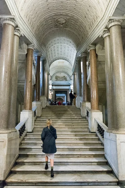 Вход в музей chiaramonti в Ватикане — стоковое фото