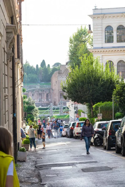 Via della Polveriera leidt naar het Colliseum. — Stockfoto
