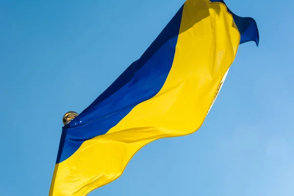 Nationella gul - blå flagg i Ukraina — Stockfoto