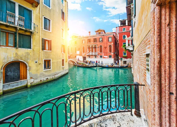 ヴェネツィア イタリア 10月01 2018 運河と古い家とヴェネツィアの素晴らしいコーナー — ストック写真