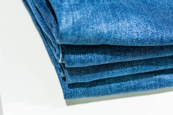 Jeans Apilados Sobre Fondo Madera — Foto de Stock