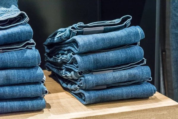 Jeans Staplade Trä Bakgrund — Stockfoto