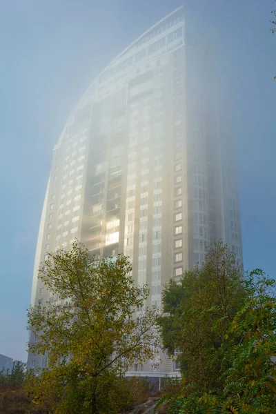 Kiev Ukraina Oktober 2016 Solen Träffar Fönstren Kommunalhuset Tidigt Morgonen — Stockfoto