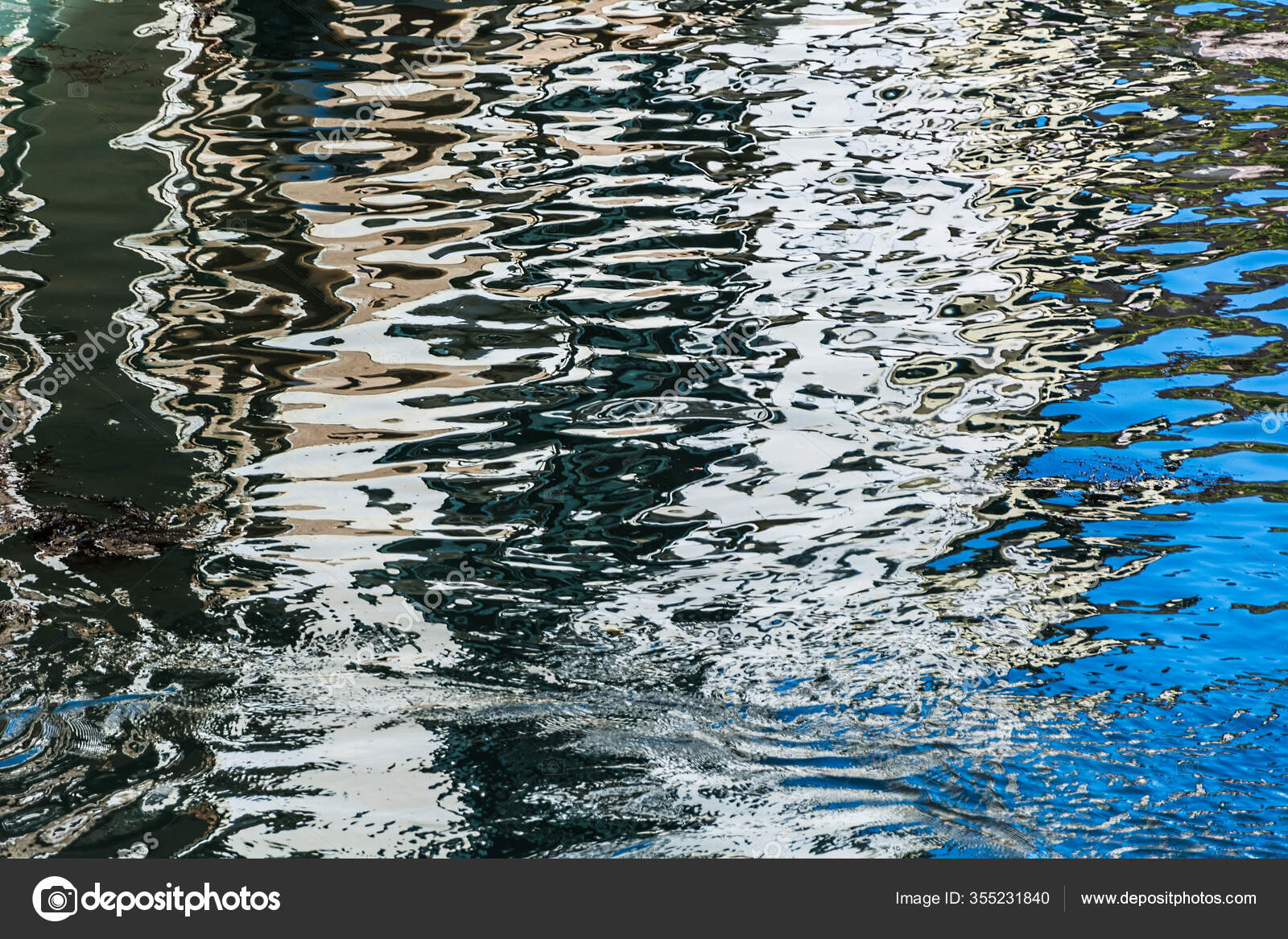 Wasser Textur Hintergrund Aus Nächster Nähe Helle Bunte Wasserspiegelung –  Stockfoto © Sergieiev #355231840, image size:1600x1167