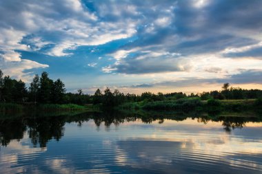 Harika akşam Kuzey göl kenarında