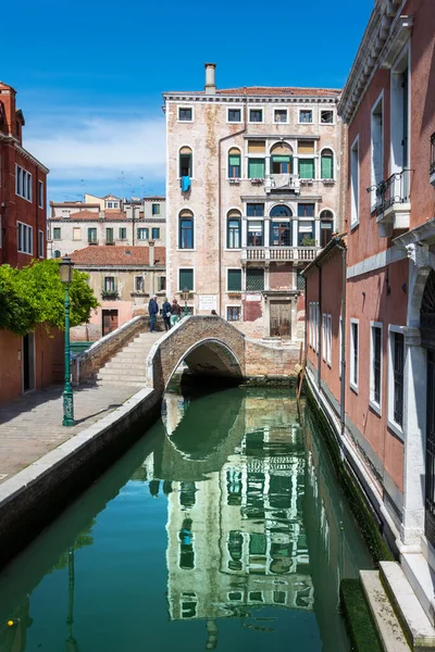 Venedig Italien Mai 2019 Sonnenstrahlen Spielen Wasser Der Kanäle Dem — Stockfoto