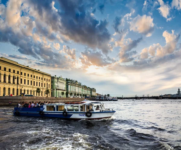 Petersburg Russia July 2016 White Night Neva River Pleasure Boat — Stock Photo, Image