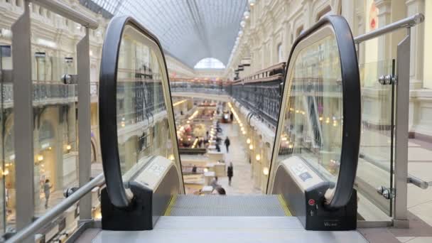 Young girl rides on the escalator — Stock Video