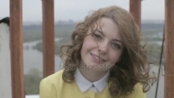 Girl on the roof street fashion — Stock Video