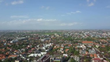 Çatı otel ve yapılar üzerinde havadan görünümü