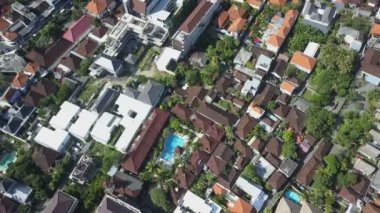 Çatı otel ve yapılar üzerinde havadan görünümü