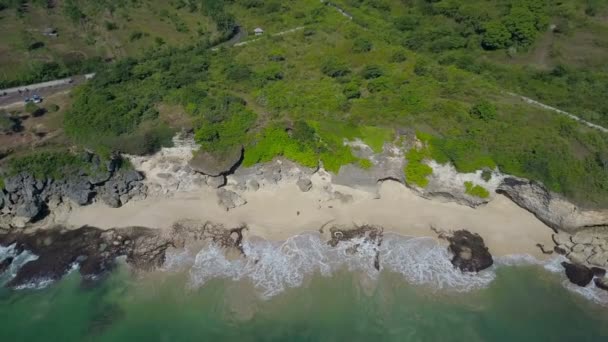 Luftaufnahme vom Strand und der Küste — Stockvideo