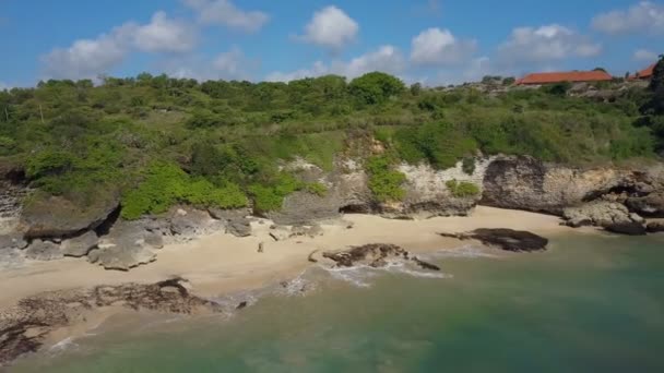 Vista aérea na praia e costa — Vídeo de Stock