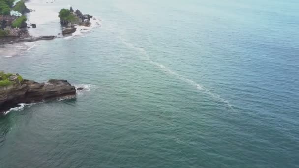 Вид с воздуха на побережье — стоковое видео