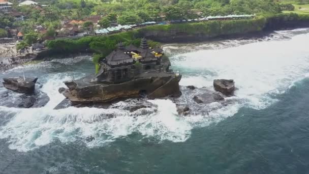 Vista aérea de la costa Tanah Bali — Vídeo de stock