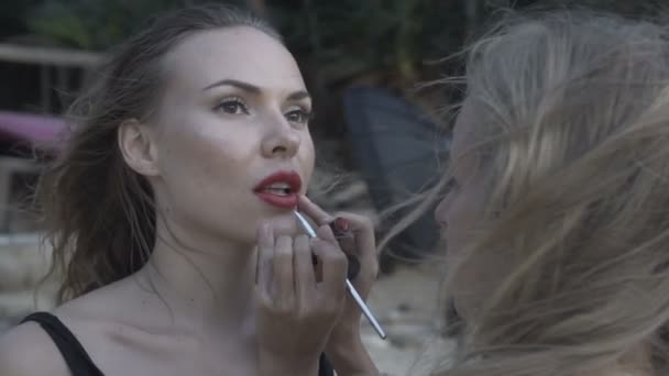 Closeup of model receiving makeup during outdoor photo shoot — Stock Video