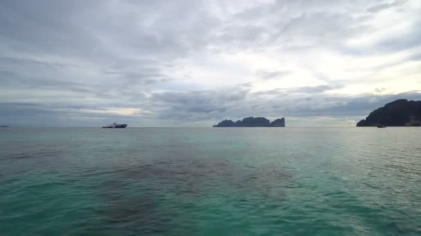 Båtresa till tropiska öar, Thailand — Stockvideo