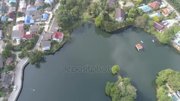 Pullback aerial shot of Kamala Lake Town in Phuket — Stock Video