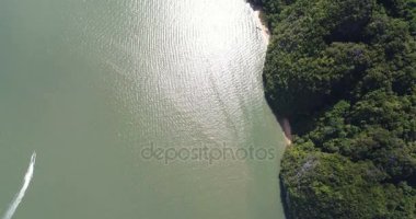 Güzel kalker kaya oluşumları Denizi havadan görünümü