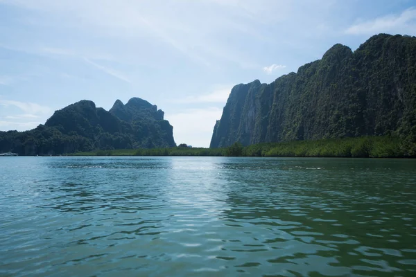 Flygfoto Phang Nga Bay Marine National Park skyddade och internationella ekologiska betydelse våtmarker beskogning — Stockfoto