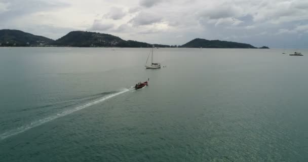 Flygfoto över Andamansjön från Patong beach i Phuket — Stockvideo