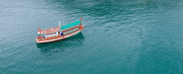 Boot op zee — Stockfoto