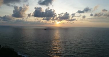 Güzel gün batımı deniz hava görünümünü