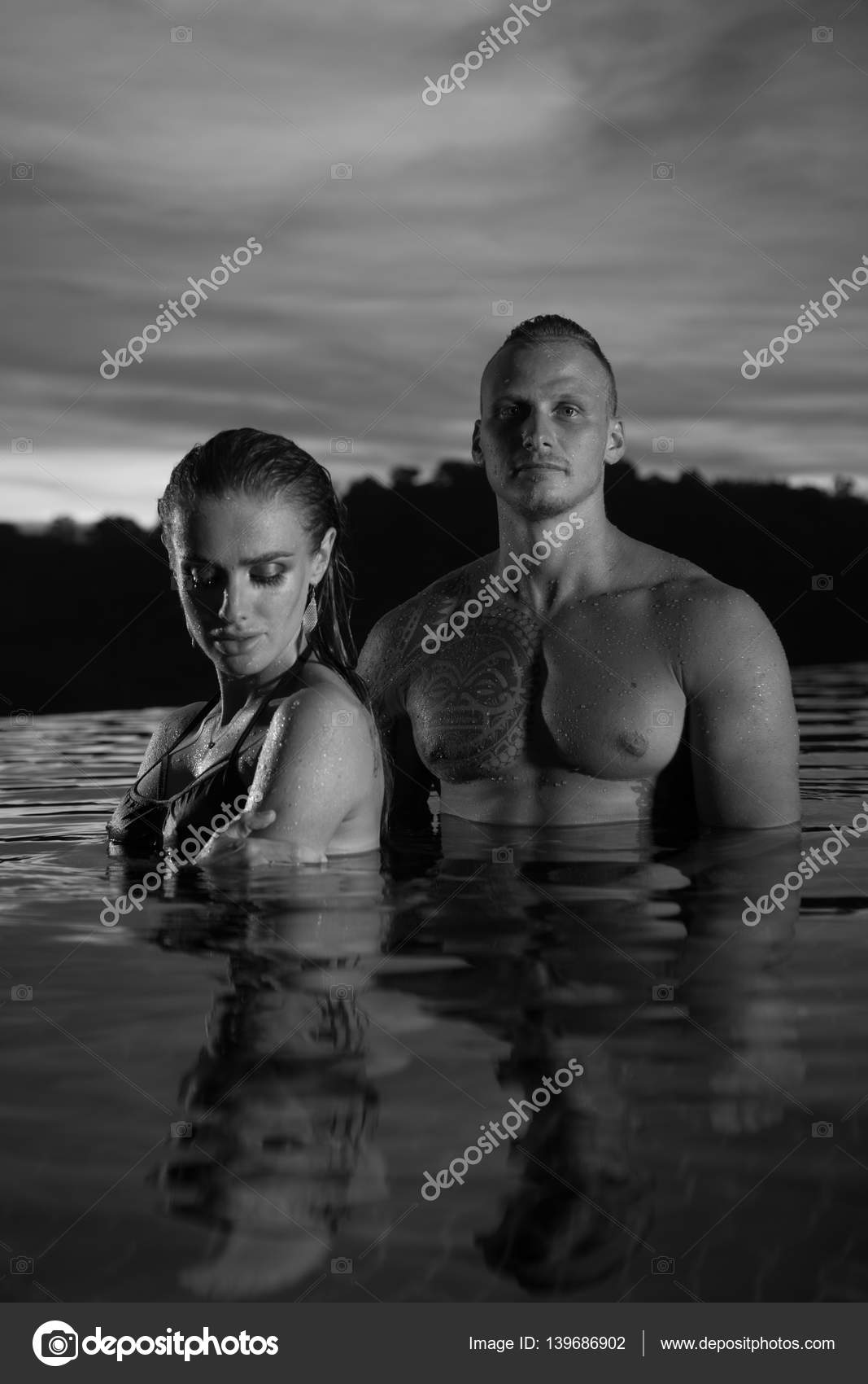 Pin by SEe🤍 on Couples❤️ | Couples, Pool poses, Pool picture