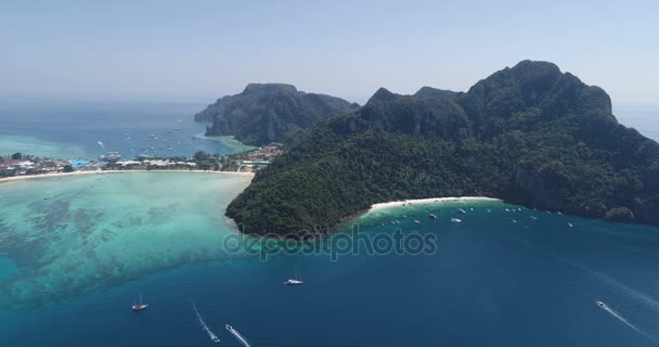 Aerial drone video of iconic tropical beach and resorts on Phi Phi island and Yong Kasem Bay (called Monkey beach) — Stock Video