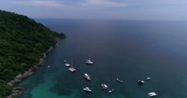 Gemi liman Koh Racha Yai Adası'nda hava atış Üstten Görünüm