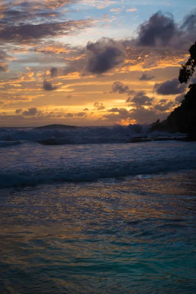 すばらしい海ビーチの夕日 — ストック写真